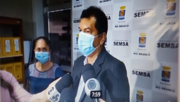 Frank Lima diz que mais quatro unidades serão habilitadas para atender covid; situação da dengue está sendo mapeada